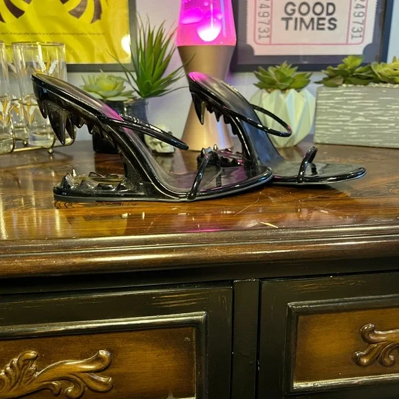Open toe high heel tiger teeth sandal size 10 - Picture 7 of 11